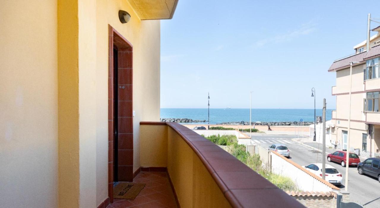 Waterfront House Fiumicino Leilighet Eksteriør bilde